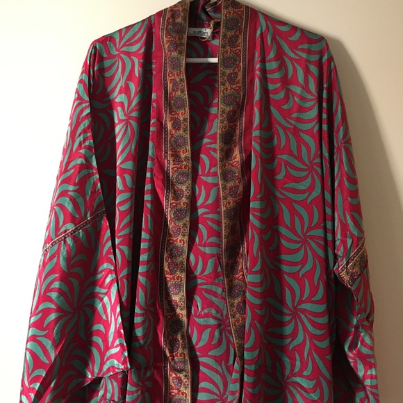 Beautiful SUSTAIN Pure Silk Belted Kimono - Picture 2 of 4